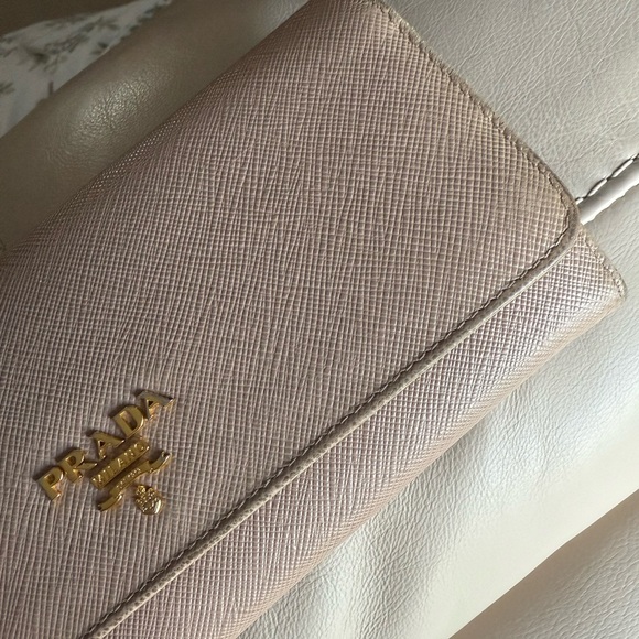 Beautiful Prada long Saffiano wallet - Picture 4 of 7